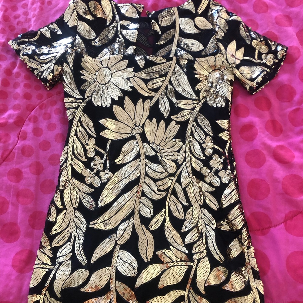 Anthropologie Maeve mini dress gold/black sequin size xxs but fits like a medium